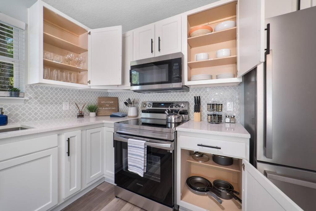 New Modern Bungalow Close To Downtown! Fully Fenced Yard St. Augustine Exterior photo